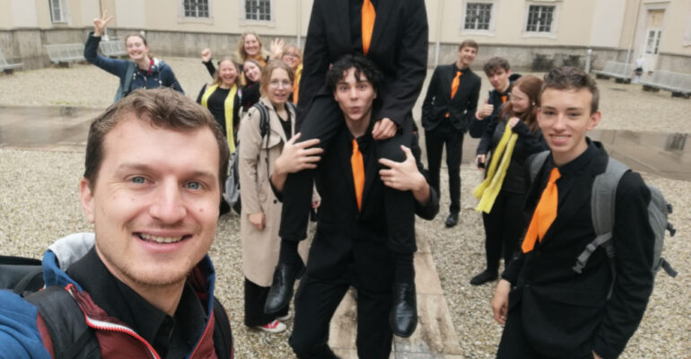 Selfie-Gruppenfoto-MIT-Mario