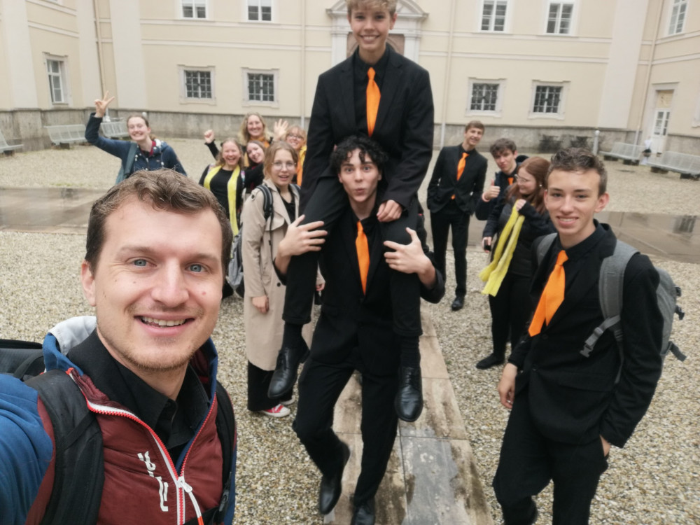 Selfie-Gruppenfoto-MIT-Mario